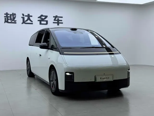 Li Auto MEGA — Фото автомобиля 5