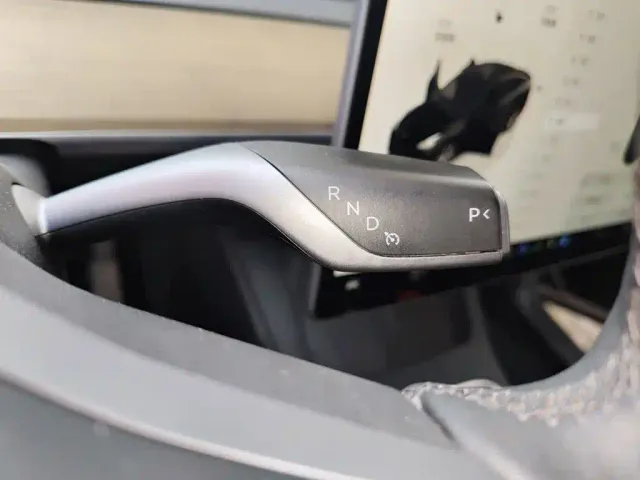 Tesla Model Y — Фото автомобиля 15