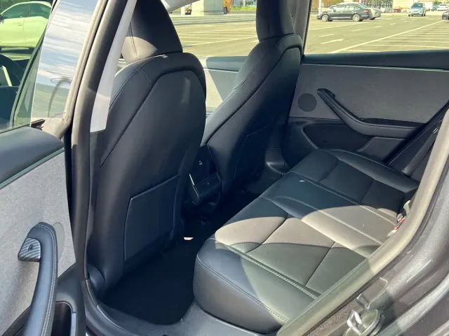 Tesla Model 3 — Фото автомобиля 5