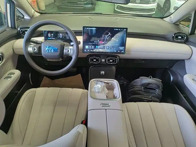 GAC Aion UT — Фото автомобиля 9