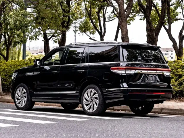 Lincoln Navigator — Фото автомобиля 13