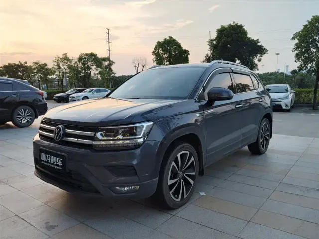 Фотография автомобиля — Volkswagen Tharu