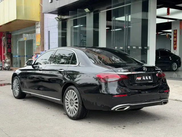 Mercedes-Benz E-Class — Фото автомобиля 14