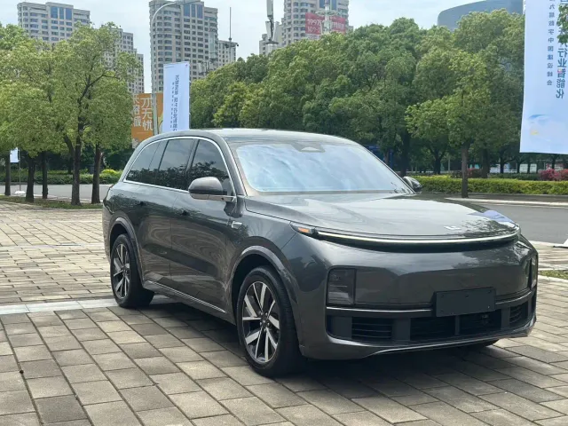 Li Auto L8 — Фото автомобиля 3