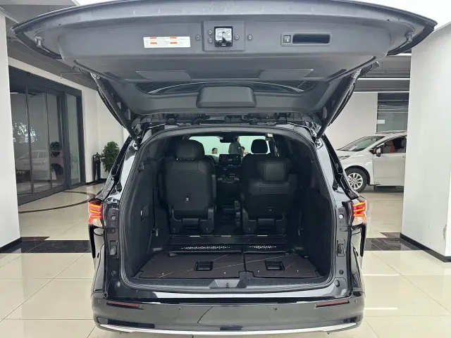 Toyota Sienna — Фото автомобиля 23