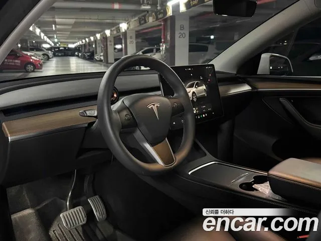 Tesla Model Y — Фото автомобиля 10