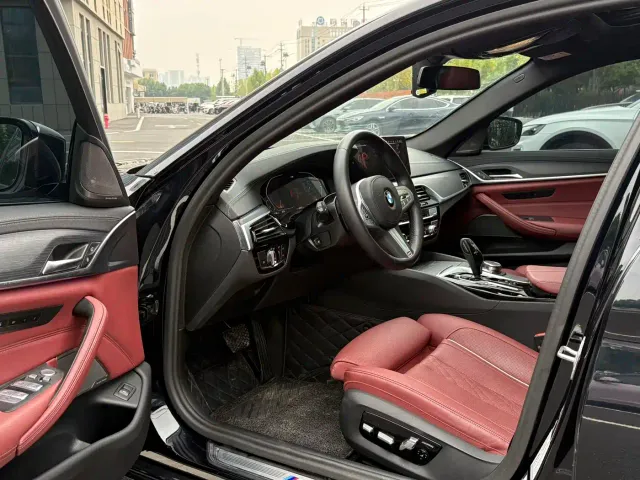 BMW 5 Series — Фото автомобиля 4
