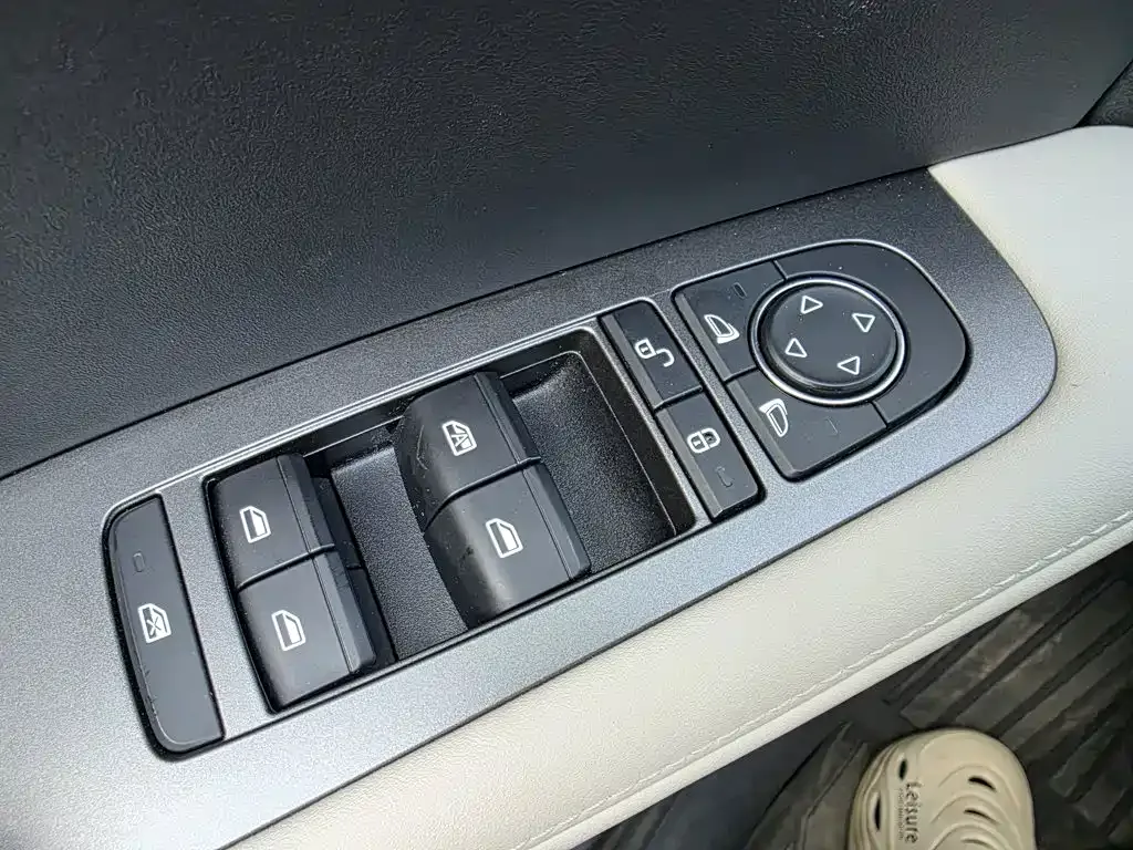 BYD Yuan UP 2024 401KM Leading Edition — Фото автомобиля 19