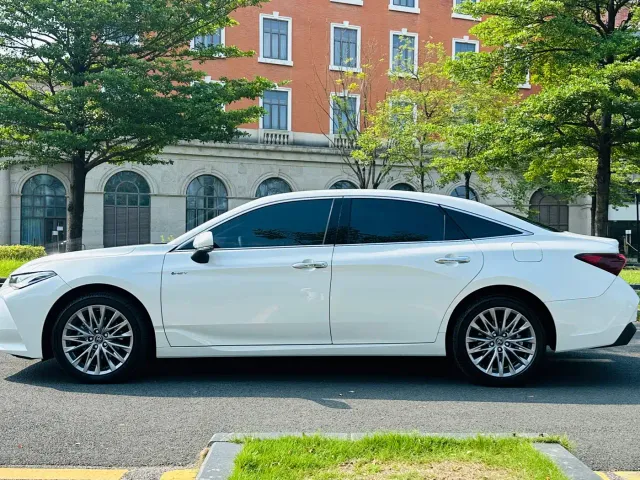 Toyota Avalon — Фото автомобиля 8