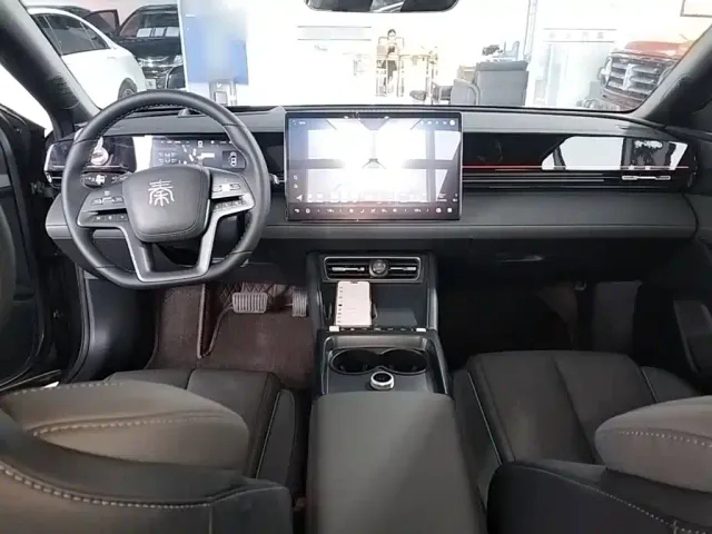 BYD Qin L — Фото автомобиля 9