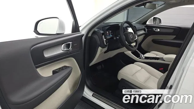 Вольво XC40 B4 Ultimate Bright — Фото автомобиля 7