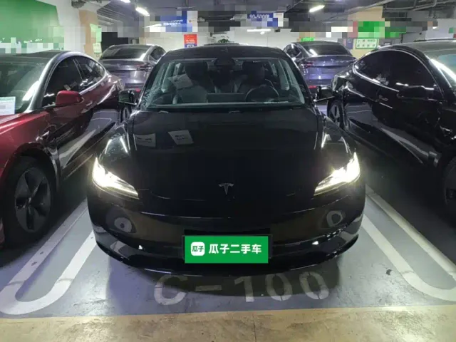 Tesla Model 3 — Фото автомобиля 2