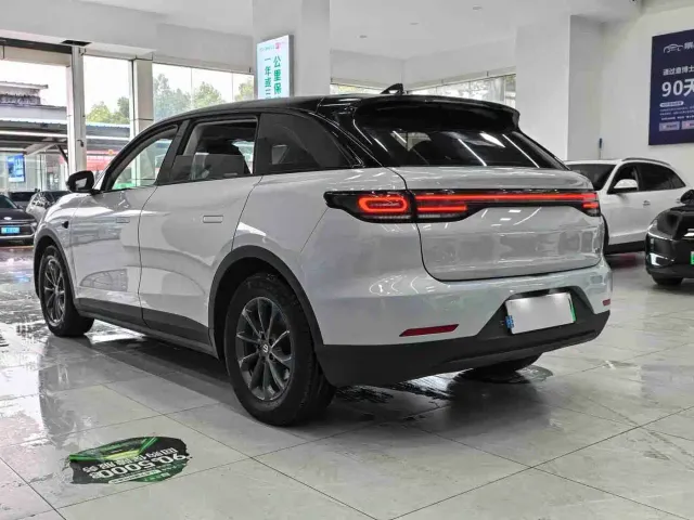 Leapmotor C11 — Фото автомобиля 12