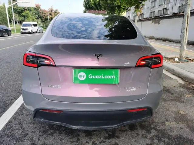 Tesla Model Y — Фото автомобиля 5