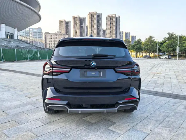 BMW iX3 — Фото автомобиля 5