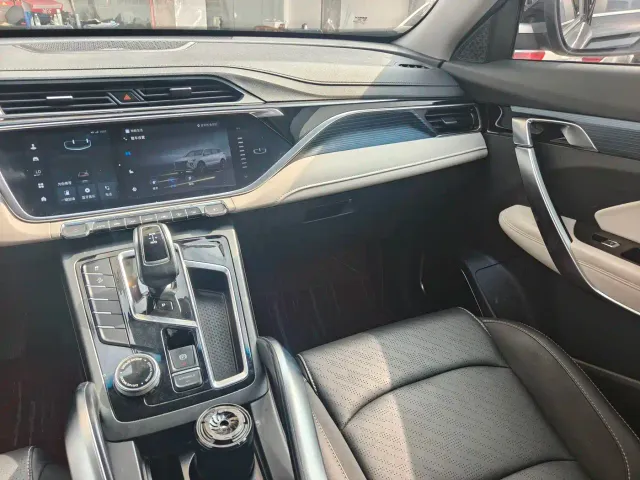 Geely Boyue — Фото автомобиля 7
