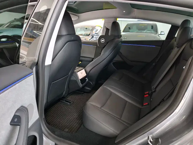 Tesla Model 3 — Фото автомобиля 3