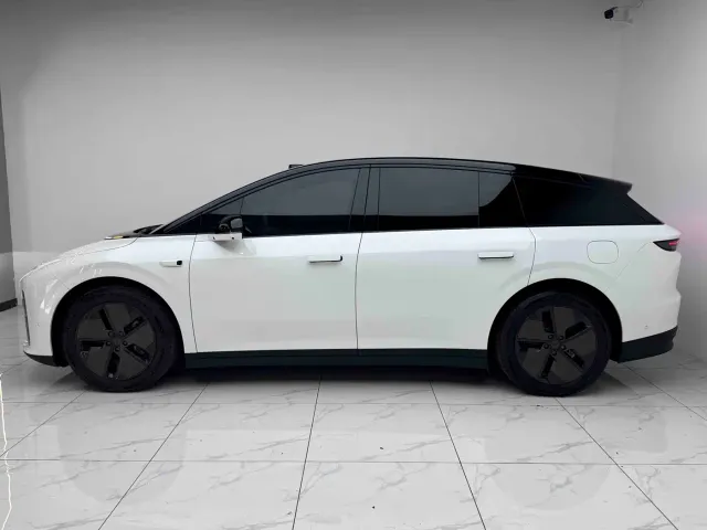 Li Auto i6 — Фото автомобиля 17