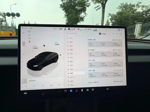 Tesla Model 3 — Фото автомобиля 15