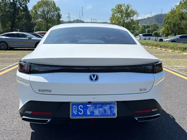 Changan Eado — Фото автомобиля 4