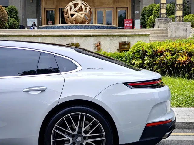 Porsche Panamera — Фото автомобиля 28