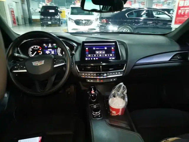 Cadillac CT5 — Фото автомобиля 5