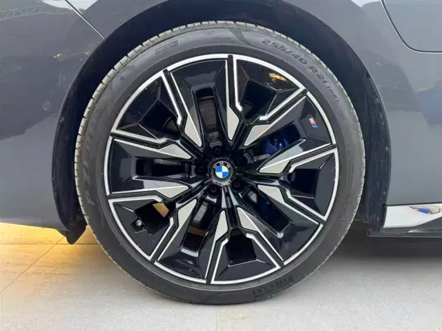 BMW i7 M70L — Фото автомобиля 18