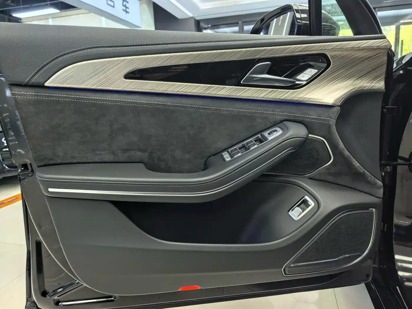 Hongqi Hongqi H9 2020 2.0T Smart Connection Qi Chang Edition — Фото автомобиля 4