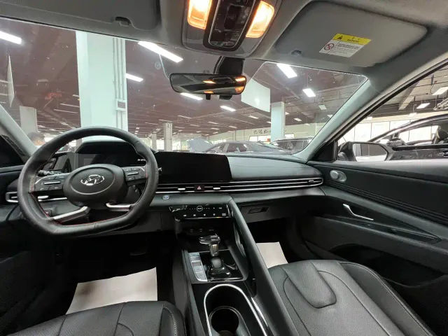 Hyundai Elantra — Фото автомобиля 13