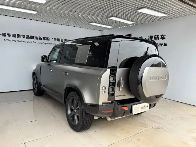 Land Rover Defender — Фото автомобиля 6