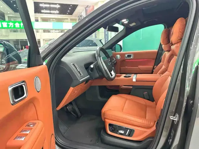 Li Auto L8 — Фото автомобиля 5