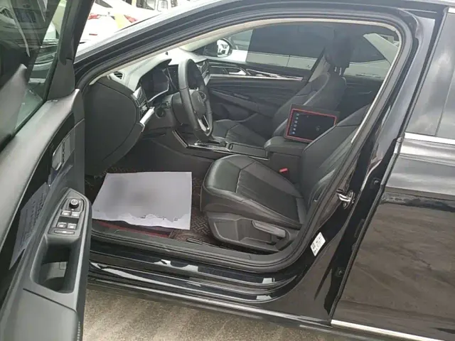 Volkswagen Passat — Фото автомобиля 11