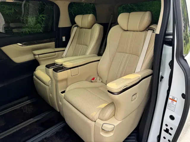 Toyota Alphard — Фото автомобиля 5