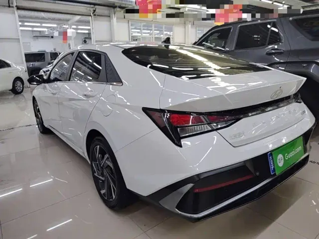 Hyundai Elantra — Фото автомобиля 4