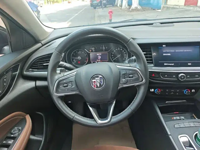 Buick Regal — Фото автомобиля 10