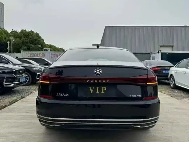 Volkswagen Passat — Фото автомобиля 8