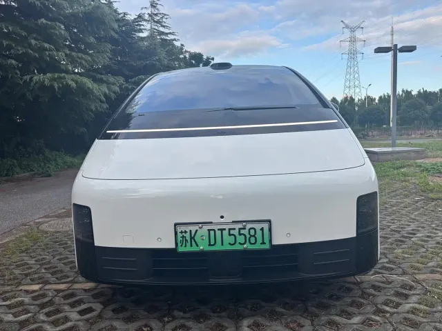 Li Auto MEGA — Фото автомобиля 2
