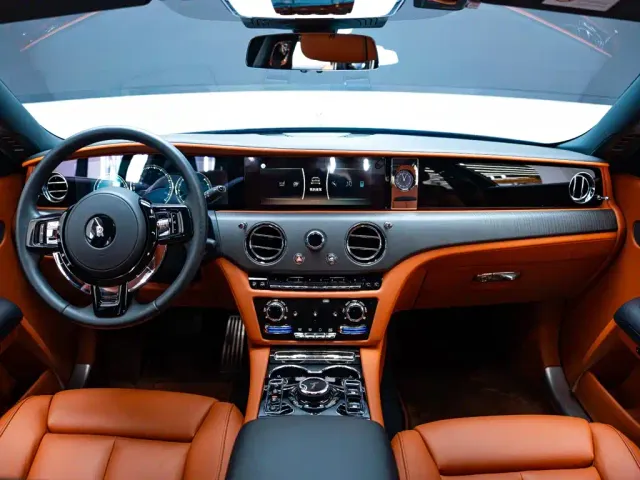 Rolls-Royce Ghost — Фото автомобиля 10