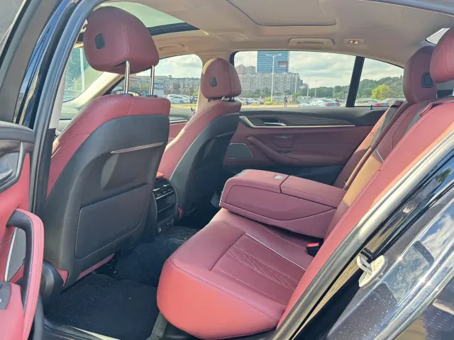 BMW 5 Series — Фото автомобиля 11
