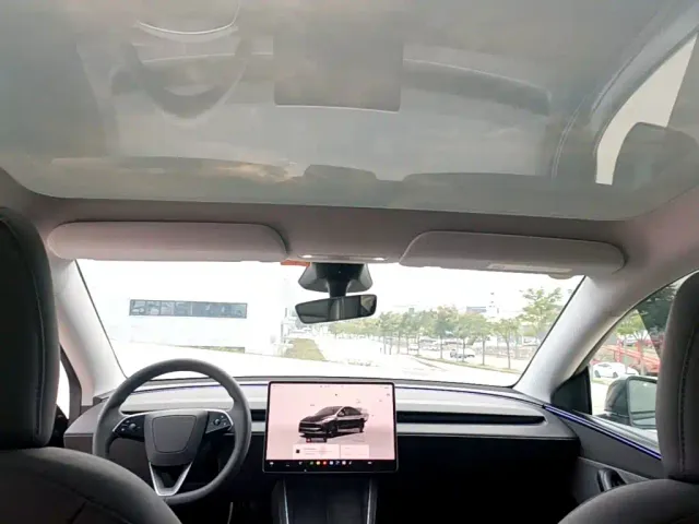 Tesla Model Y — Фото автомобиля 17