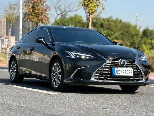 Lexus ES — Фото автомобиля 2