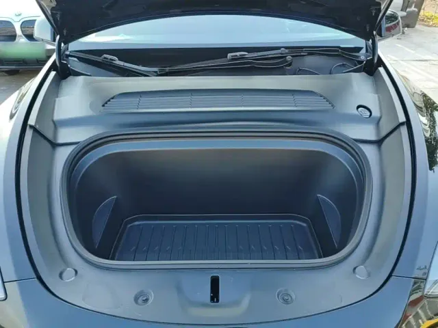 Tesla Model Y — Фото автомобиля 19