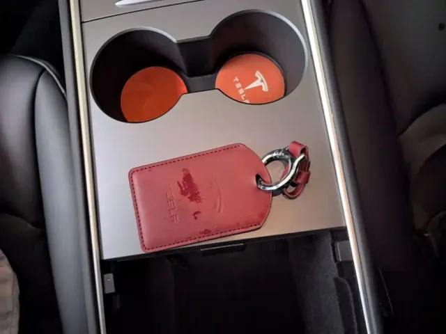 Tesla Model Y — Фото автомобиля 8