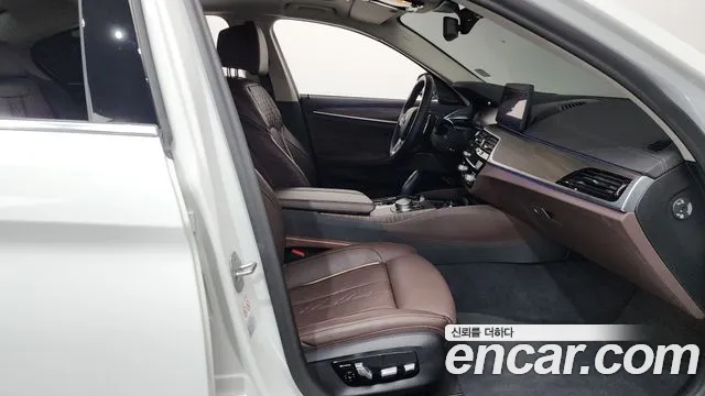 BMW 5 Series G30 — Фото автомобиля 26
