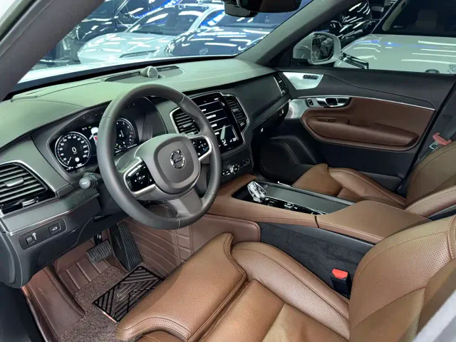Volvo XC90 — Фото автомобиля 17