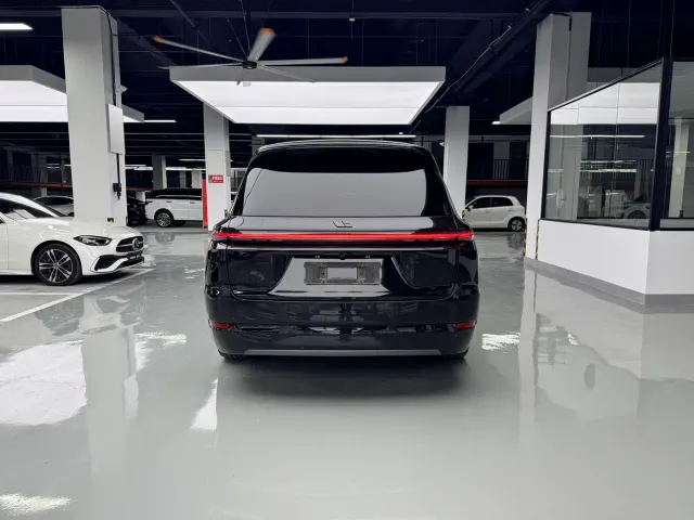 Li Auto L9 — Фото автомобиля 14