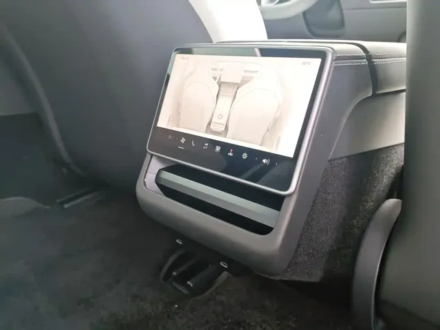 Tesla Model 3 — Фото автомобиля 17