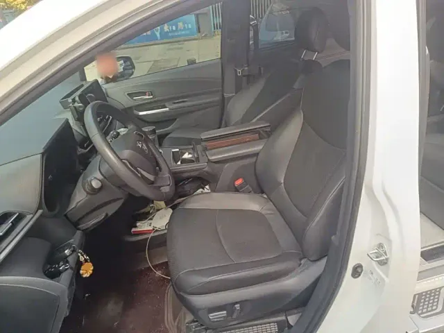 Toyota Granvia — Фото автомобиля 14
