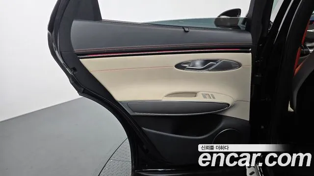 Genesis GV70 — Фото автомобиля 14