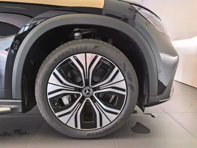 Mercedes-Benz EQE SUV — Фото автомобиля 4